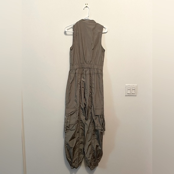 Forever 21 Sleeveless Cargo Jumpsuit, Size Large. - Picture 4 of 5